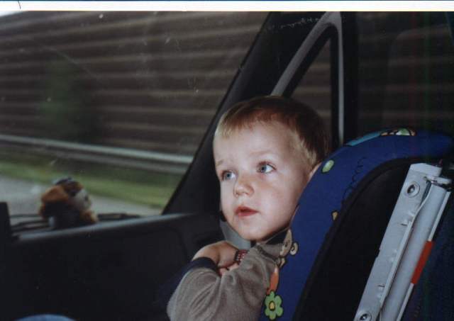 Kevin1.jpg - Fährst Du auch richtig Opa ????????